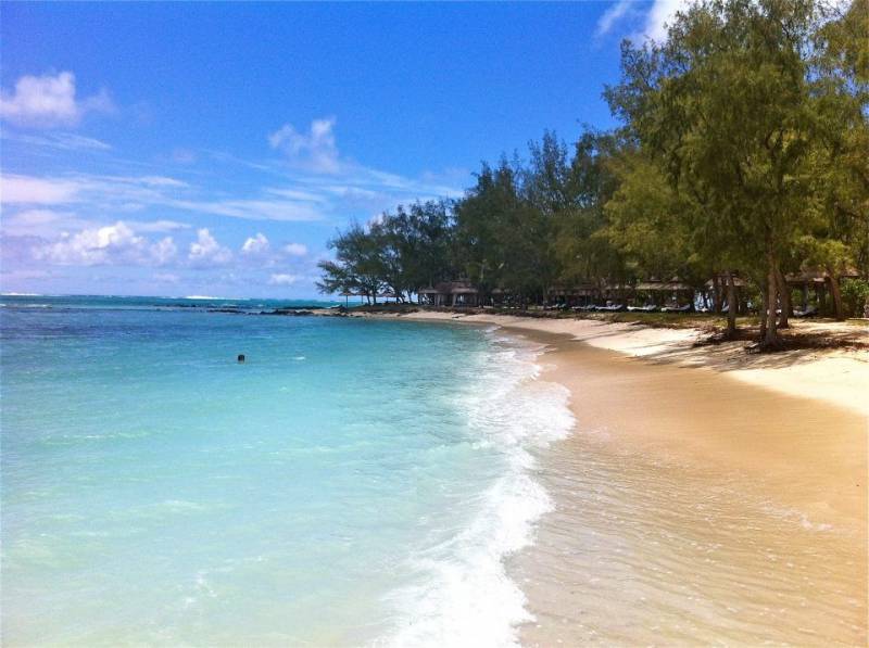 The Incredible Ile Aux Cerfs: Speed Boat, Grse Waterfalls, Lunch & Tube Riding