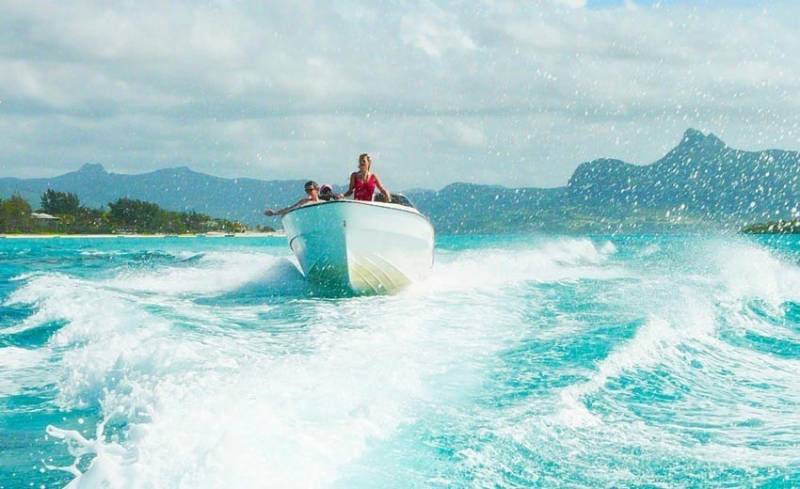 The Incredible Ile Aux Cerfs: Speed Boat, Grse Waterfalls, Lunch & Tube Riding