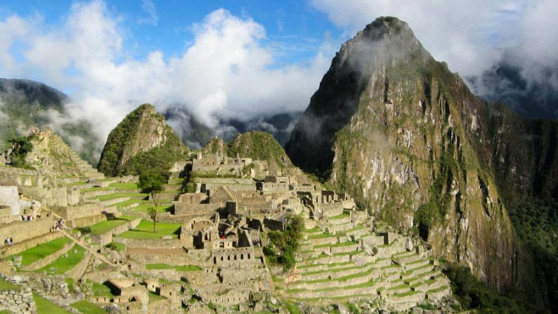 Classic Peru: Lake Titicaca - Machu Picchu - Amazon Tour
