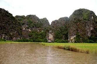 Ninh Binh – Tam Coc & Trang An Grottoes Tour