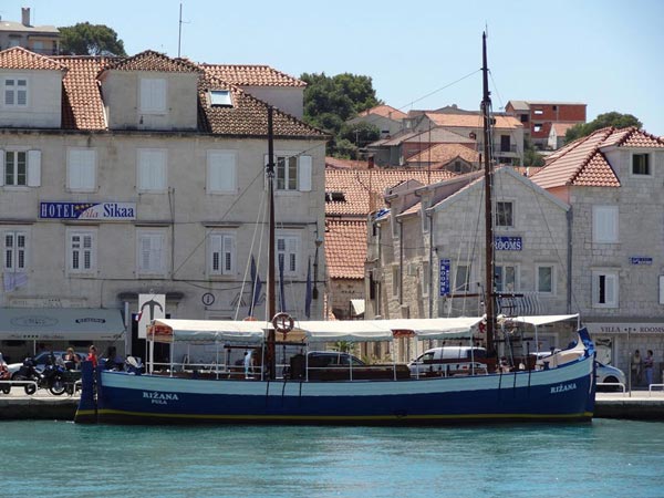 Solta & Blue Lagoon Island Picnic Cruise From Split Tour