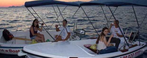 Sunset And Wine At Sea – Boat Trip Package