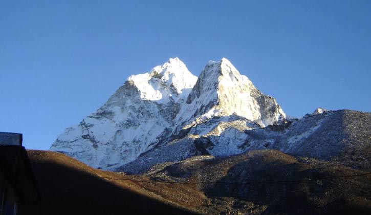 Amadablam Peak Expedition Tour