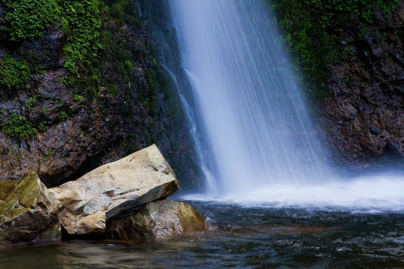 Mount Meru: Waterfalls Hike Package