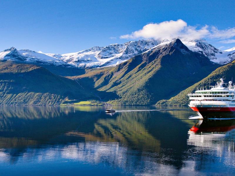 Aurora - 12 Days Finland & Norway - Hurtigruten Cruise Pcakage