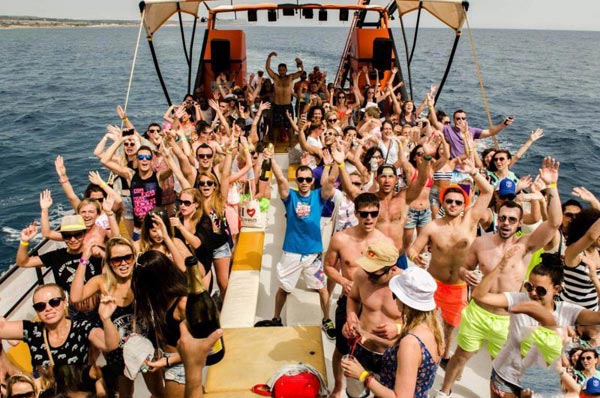 Senior Frog’s Boat Party Package