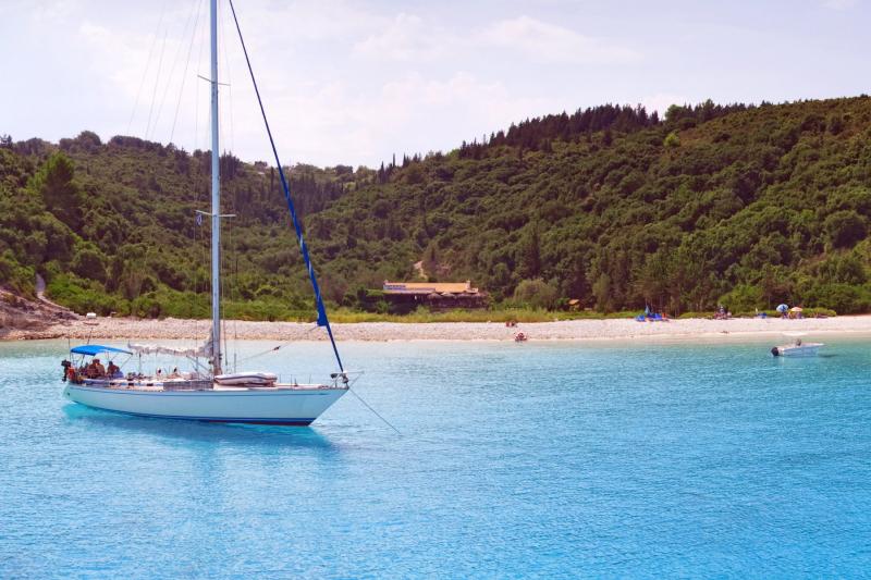 Private Sailing: 3 Islands & 2 Caves Package