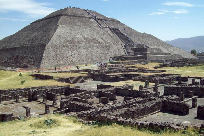 Pyramids Teotihuacan / Basilica De Guadalupe