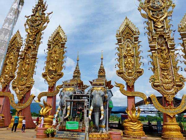 Full Day Doi Tung & Hall Of Opium & Chiang Saen Tour Package
