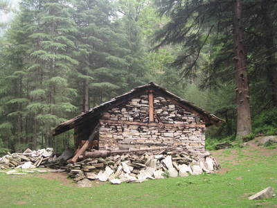 Sari Pass & Dehnasar Lake Trek Tour