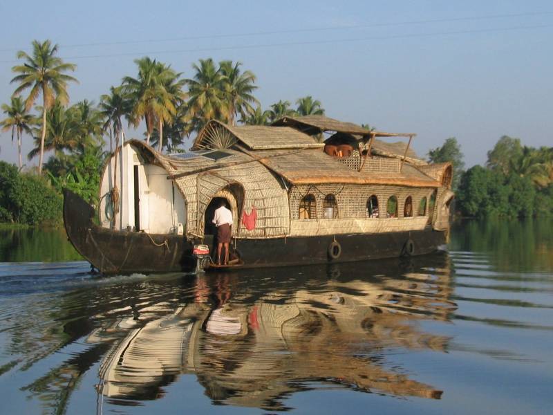 Classical Kerala With Backwater Tour