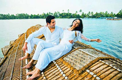Munnar Kumarakom Alleppey Houseboat Honeymoon Package Image