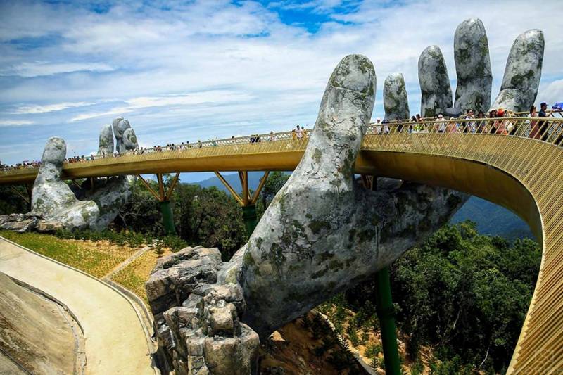 Golden Bridge & Ba Na Hills 1 Day Trip