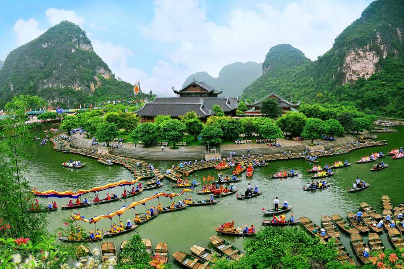 Ninh Binh’s Ancient Dynasties, Caves, and Karsts