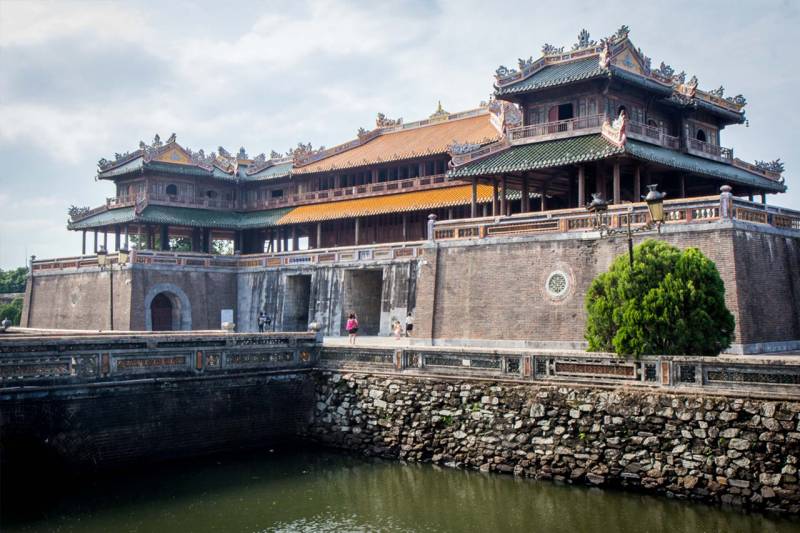 Hue Tour - Nguyen Dynasty’s Ancient City and the Perfume River At Sunset