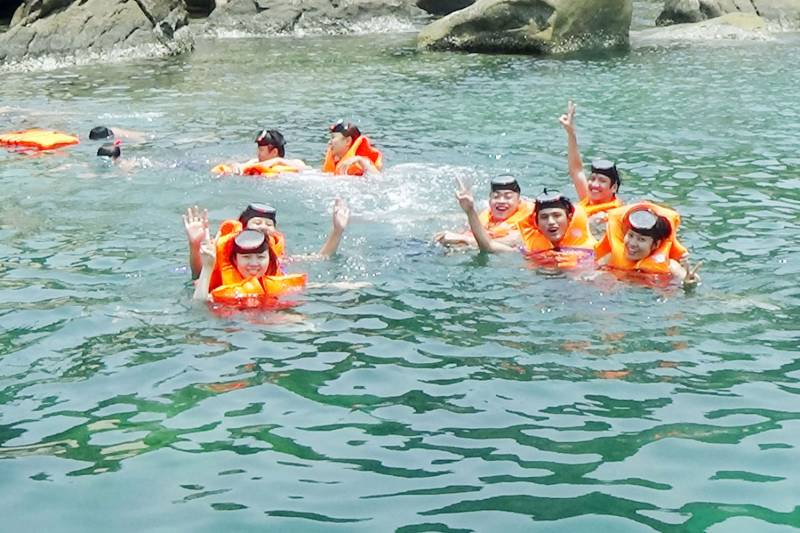 Explore Cham Island - Fishing & Snorkeling Tour