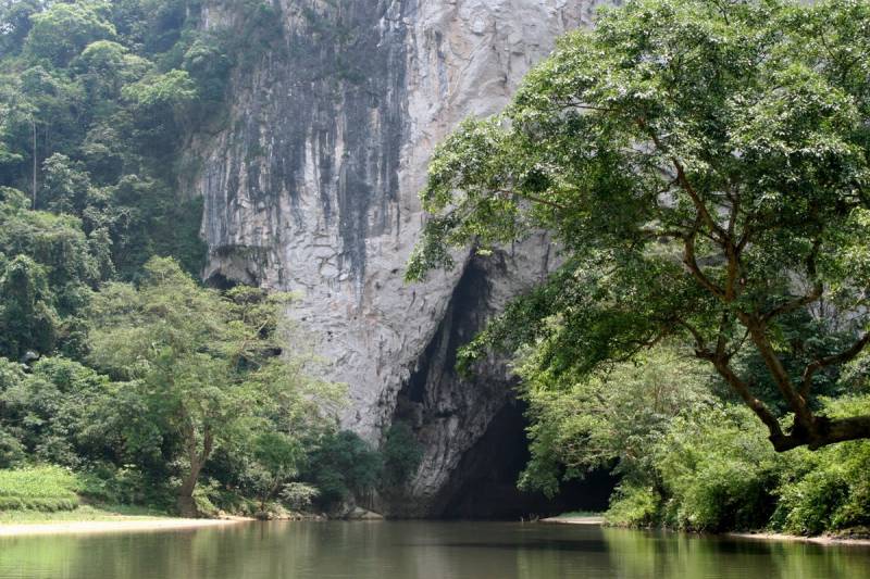 Explore 3 Days Package Tour Ba Be - Caves, Lake and Hiking