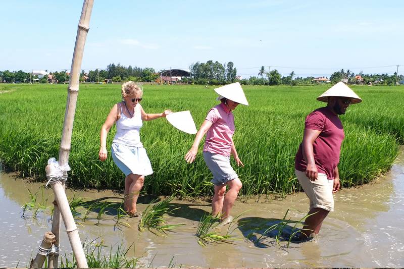 14 Days Gourmet Food and White Sand Beaches