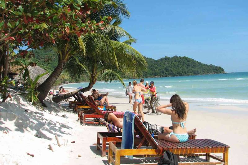 14 Days Gourmet Food and White Sand Beaches
