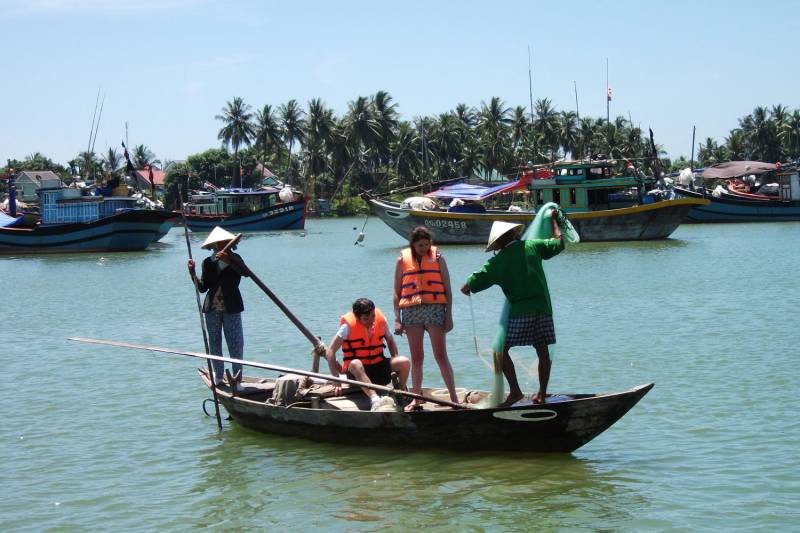 14 Days Gourmet Food and White Sand Beaches