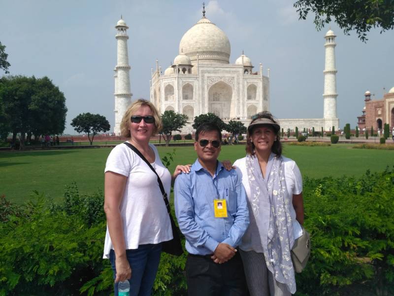 Taj Mahal Tour Guide Service