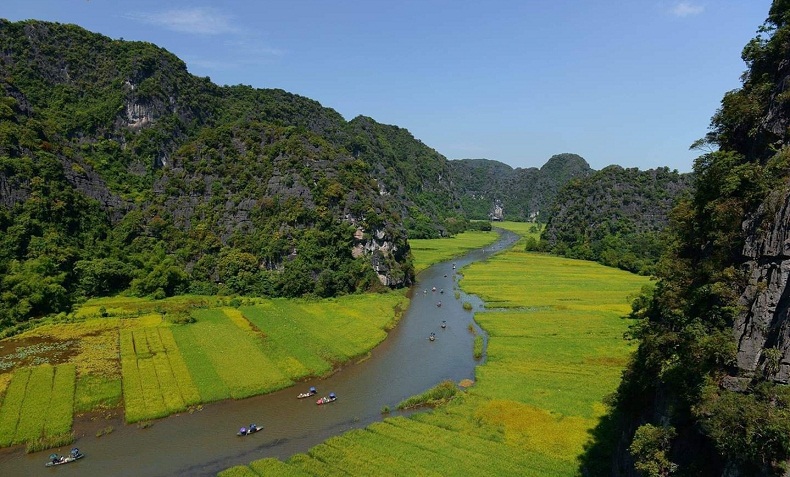 Hoa Lu Ancient – Tam Coc Boat Trip – Bai Dinh Pagoda – Kim Son Traditional Craft Village