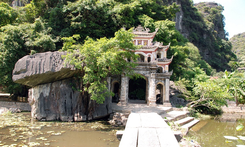 Hoa Lu Ancient & Tam Coc Boat Trip On Ngo Dong River