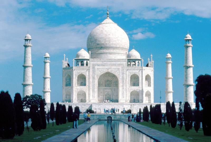 Taj Mahal With Ganges Tour