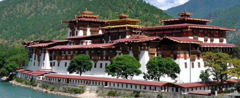 Striking Bhutan Tour