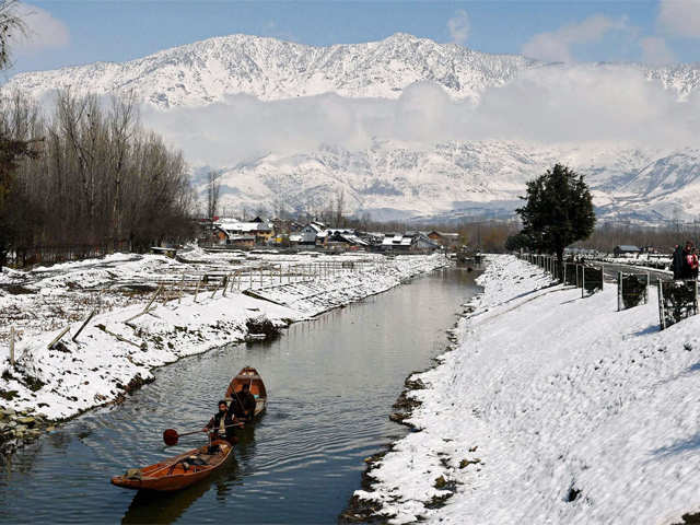 Charmimg Kashmir Tour