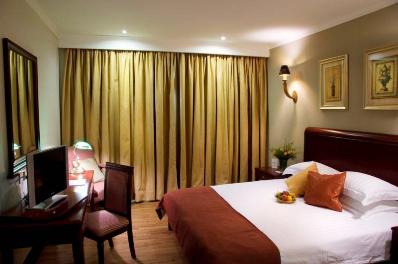 4 Day Victoria Falls Safari Escape