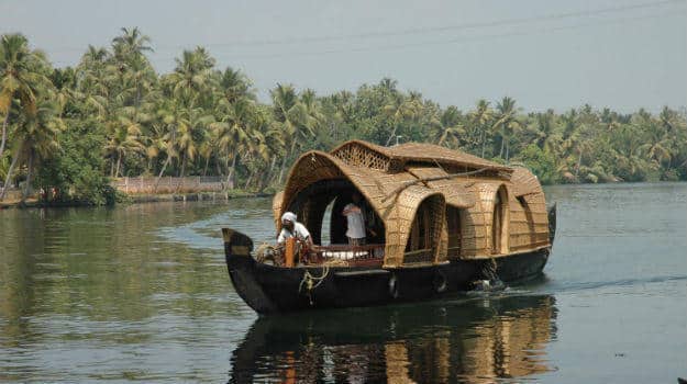 4 Days - Munnar & Alleppey Tour