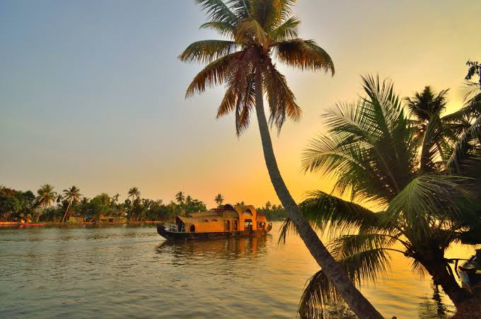 Kerela 4 night Honeymoon Package