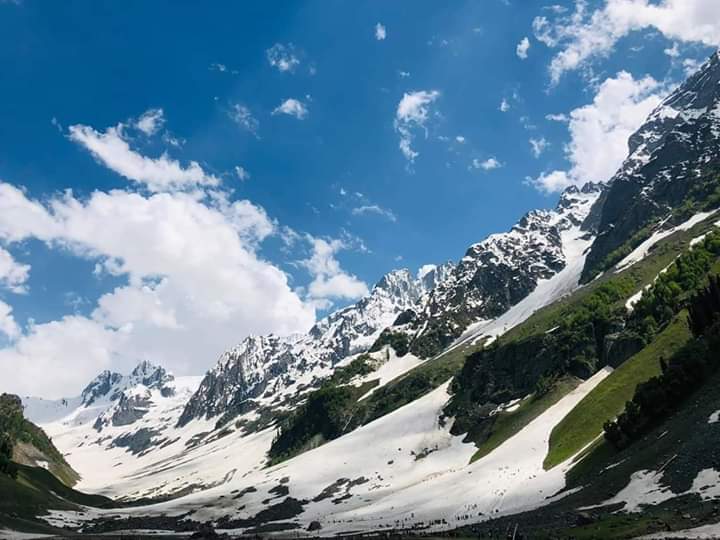 5 Days Kashmir Packages, 1 Stay in Houseboat, 3 Stays in 3hotels