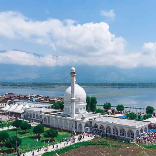 5 Days Kashmir Packages, 1 Stay in Houseboat, 3 Stays in 3hotels