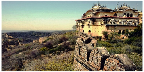 Neemrana Tour Package
