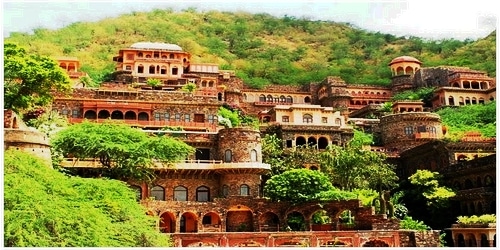 Neemrana Tour Package