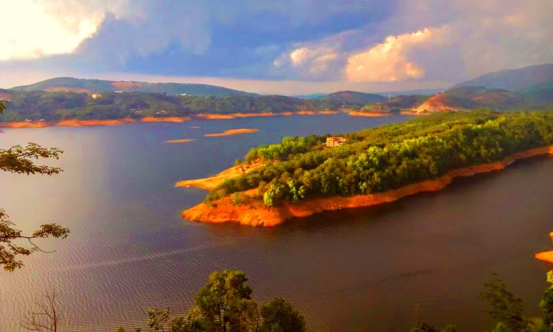 3 Nights 4 Days Shillong Cherrapunjee and Mawlynnong Tour