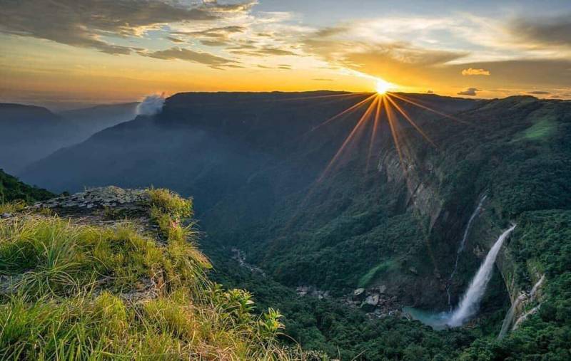 Shillong Cherrapunjee Dwaki Mawlynnong Kaziranga