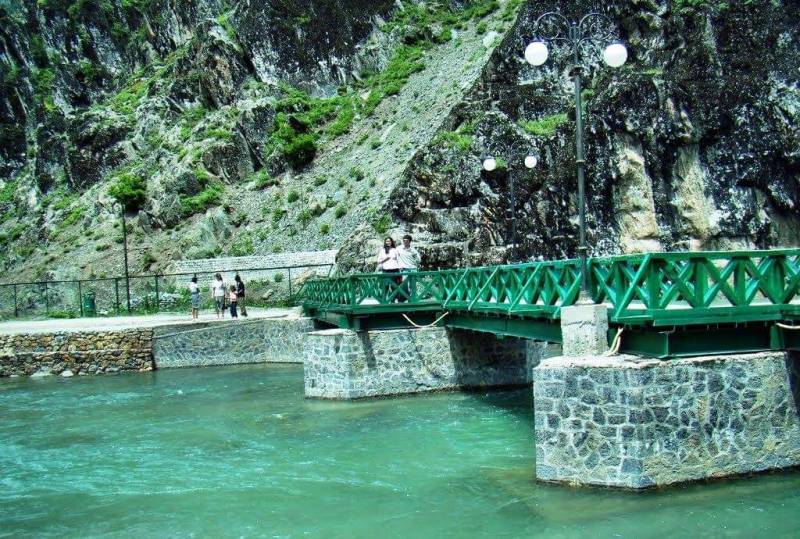 Srinagar Pahalgam Sonamarg Gulmarg Patnitop & Mata Vaisnodevi (Jammu & Kashmir)