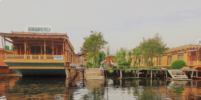 4 Nights 5 Days Kashmiri Tour Package