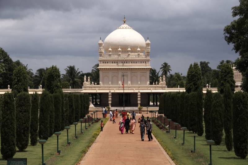 Banglore - Mysore - Ooty  Honeymoon Package