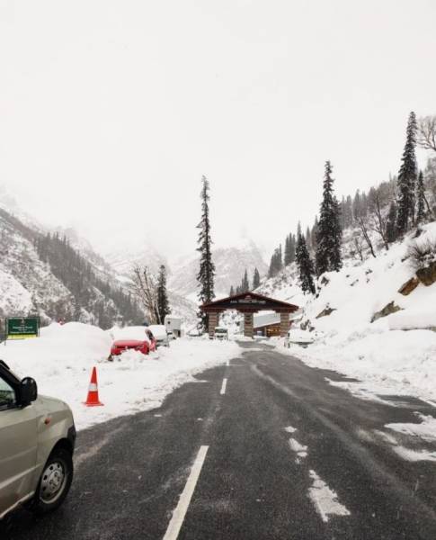 Manali To Atal Tunnel Snow Point