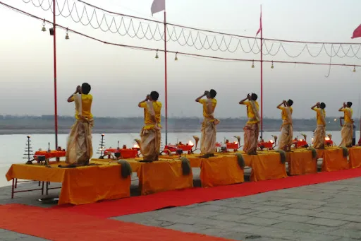 Allahabad , Ayodhya, Chhapaiya, Naimisharanya, Varanasi 4N/5D