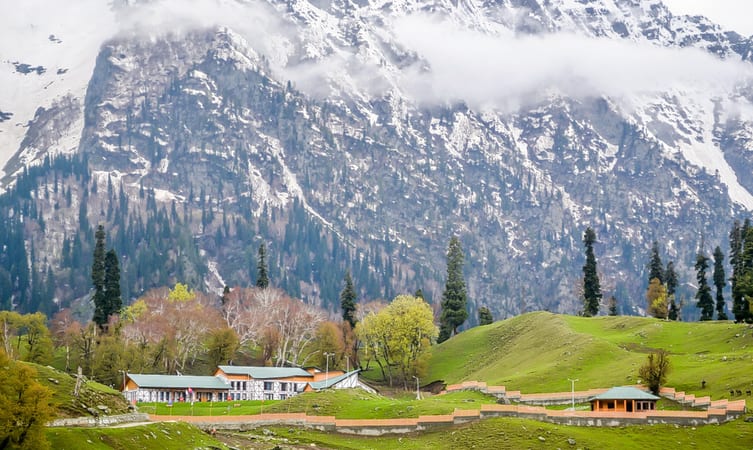 Kashmir Package 06 Nights - 07 Days with 3 Star Hotel