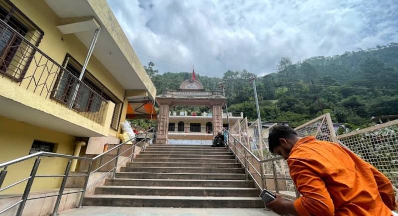 Same Day Trip New Delhi to Kachi Dham Baba Neem Karoli Darshan