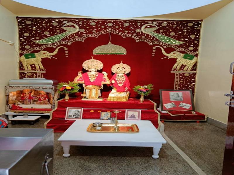 Same Day Trip New Delhi to Kachi Dham Baba Neem Karoli Darshan