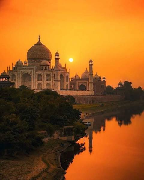 Delhi: Agra Taj Mahal sunrise tour