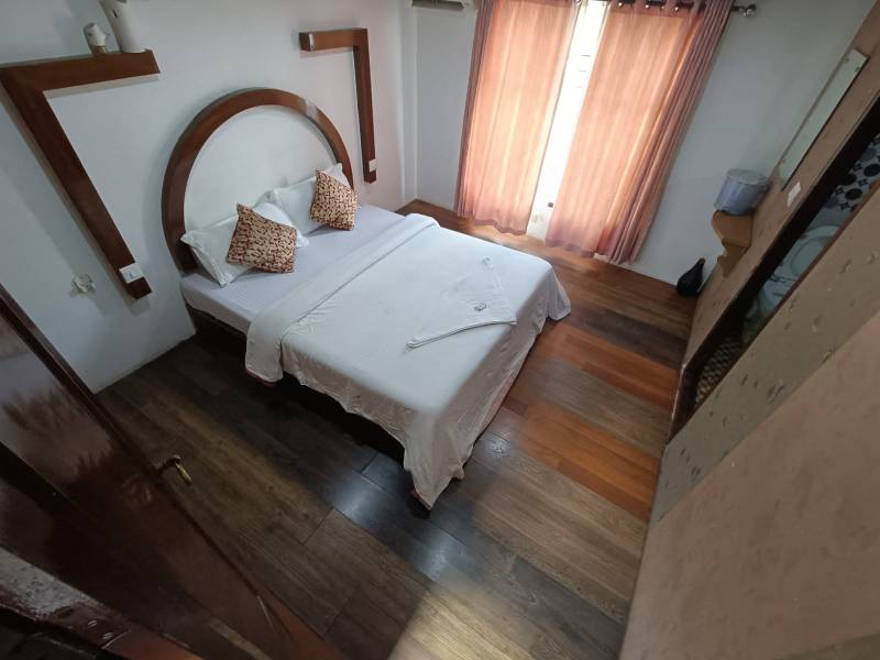 1night Houseboat Kumarakom