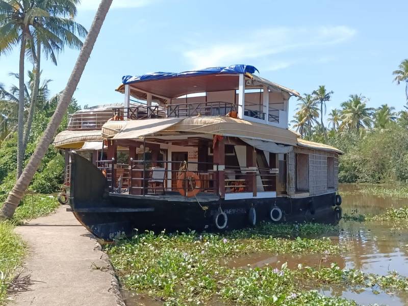 Houseboat  Stay 2 Nights
